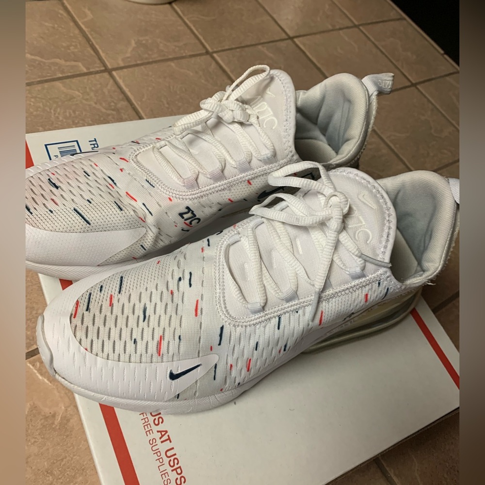 Nike 270